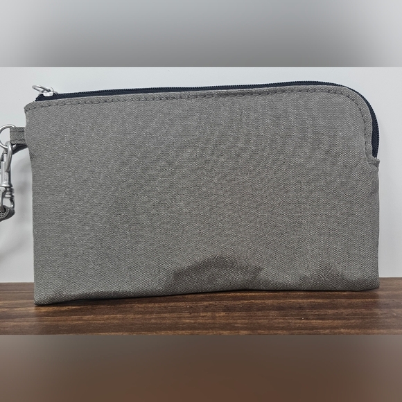 Baggallini On The Go Wristlet Wallet Phone Travel Silver Blue RFID - Picture 2 of 10